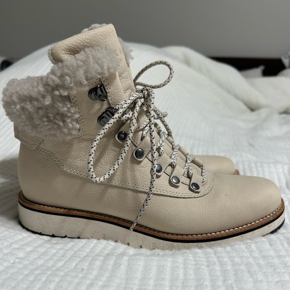 Cole Haan Women's Waterproof Hiking Boots Size 7 - Picture 2 of 3